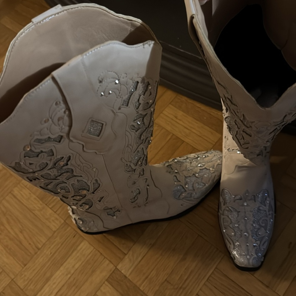 Ladies 7.5 Sparkle and Rhinestone Dressy Boots - Picture 4 of 10